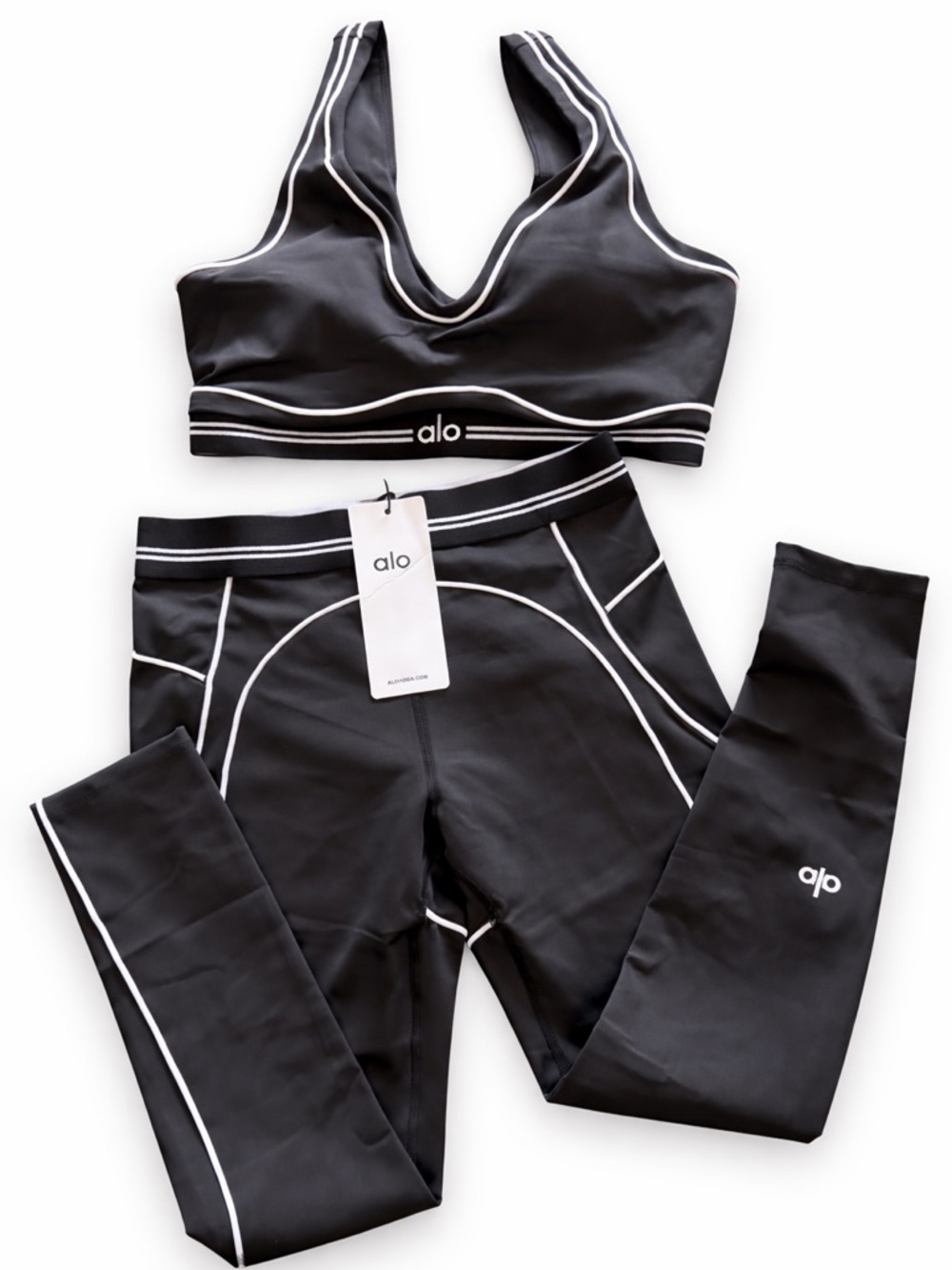 ALO Yoga Black Crop Sports Bra with White Piping